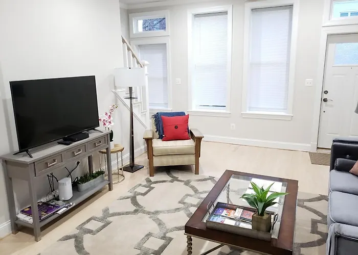Spacious & Bright Home In Bloomingdale/ Truxton Dc