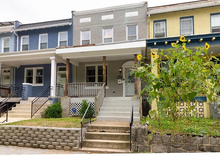 The Gray House By Gallaudet 4 Bedroom 3 Ba