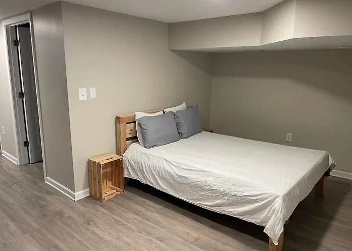 The Gray House By Gallaudet 4 Bedroom 3 Ba