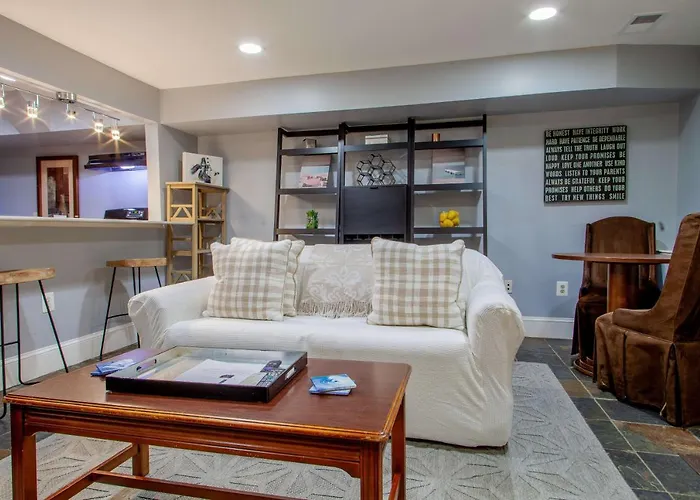 Delightful 1-Br Accommodations Nearby Metro