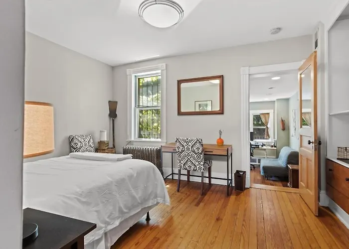 Capitol Hill Homestay Convenient To H St