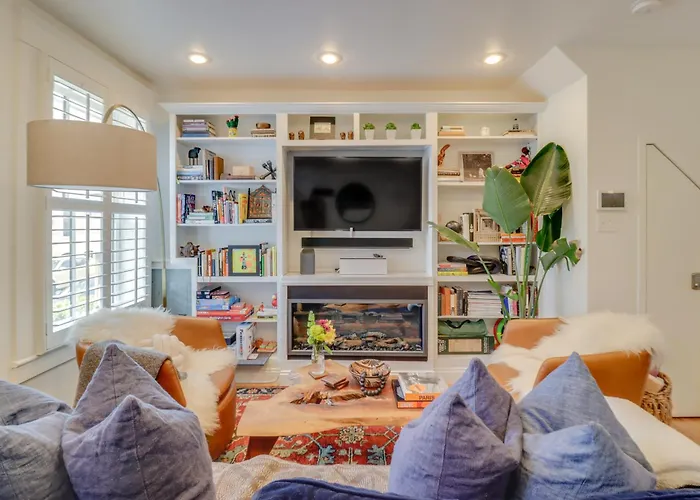 2 Mi To National Mall: Stunning Townhome W/ Patio!