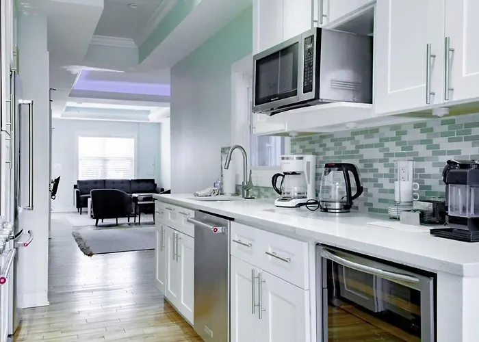 Modern Home Near Capitol Hill - Walk To Metro Subway