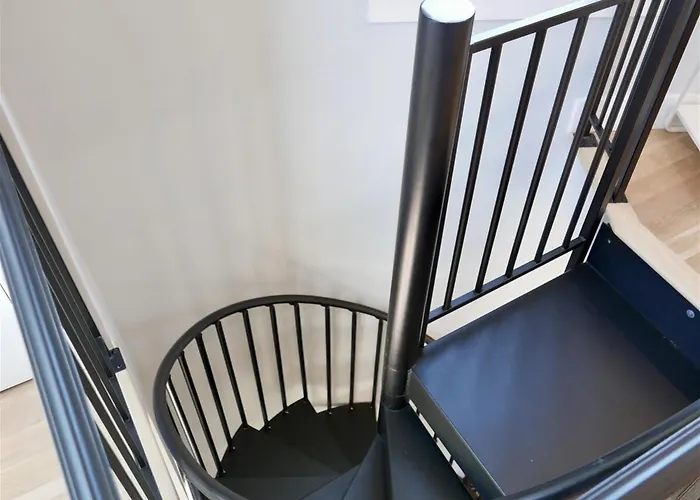 The Chic Carriage House In Shaw Sleeps 2