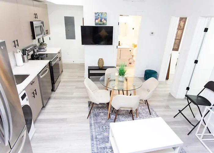 Lux Capitol Hill Vacation Home, In-House Services
