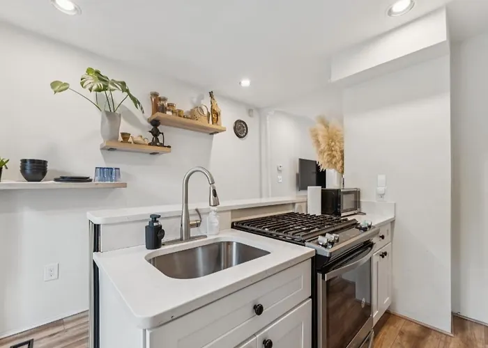 Entire Rowhouse In Capitol Hill With Free Parking