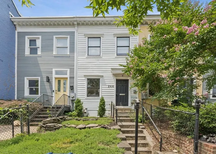 Entire Rowhouse In Capitol Hill With Free Parking